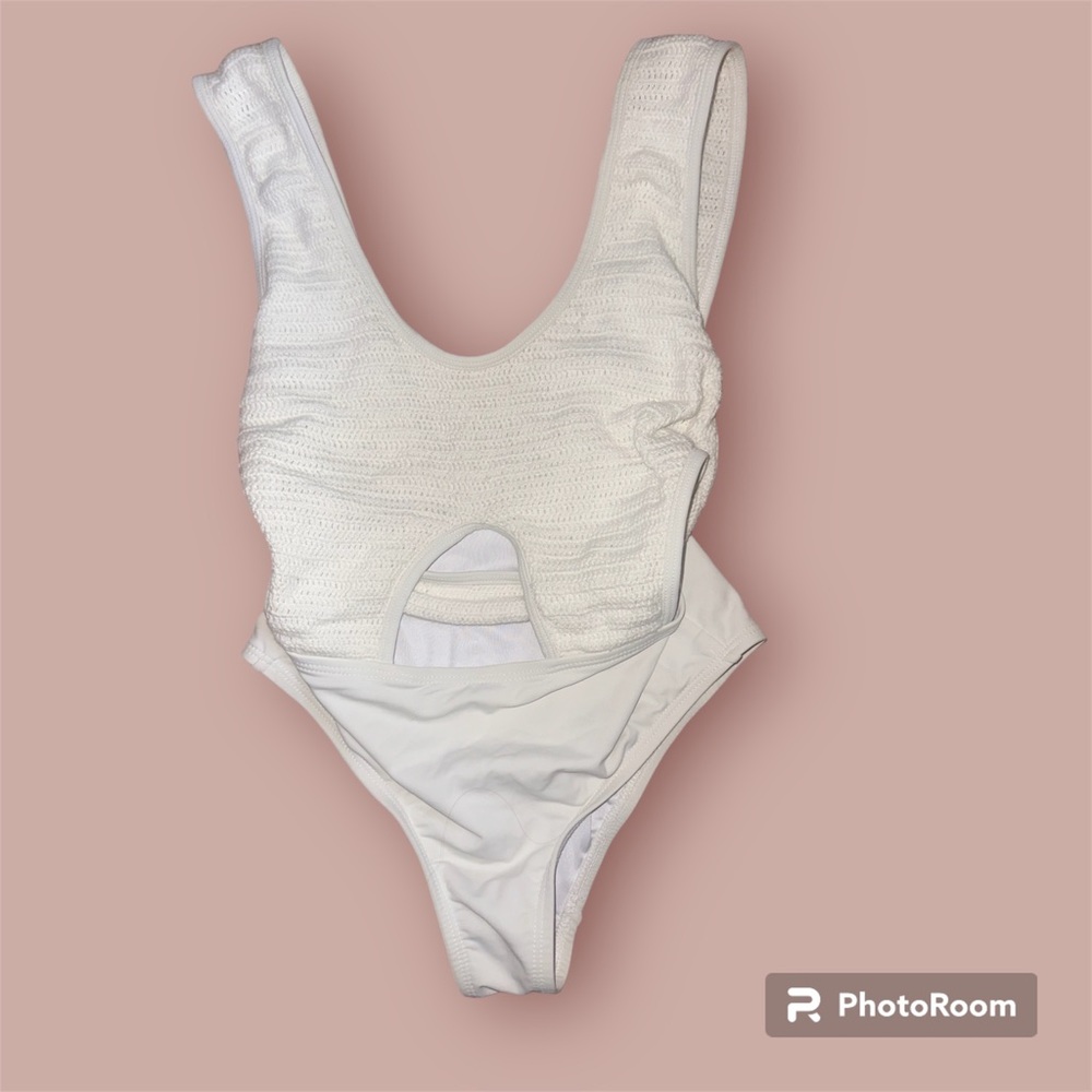 Lisa Marie Fernandez bathing suit